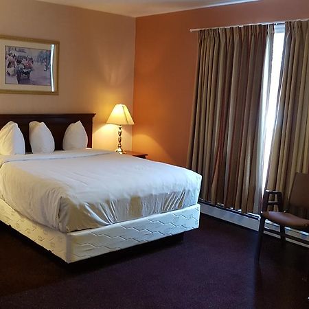 שרלוט טאון Queens Arms Inn מראה חיצוני תמונה