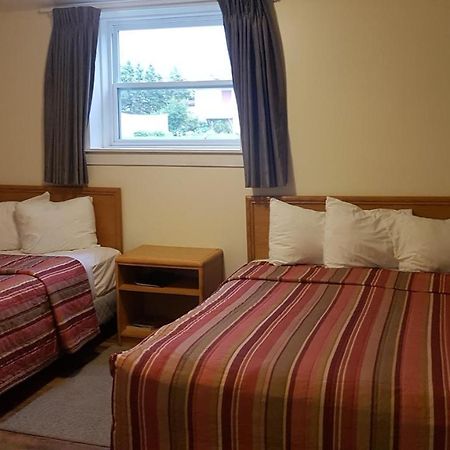 שרלוט טאון Queens Arms Inn מראה חיצוני תמונה