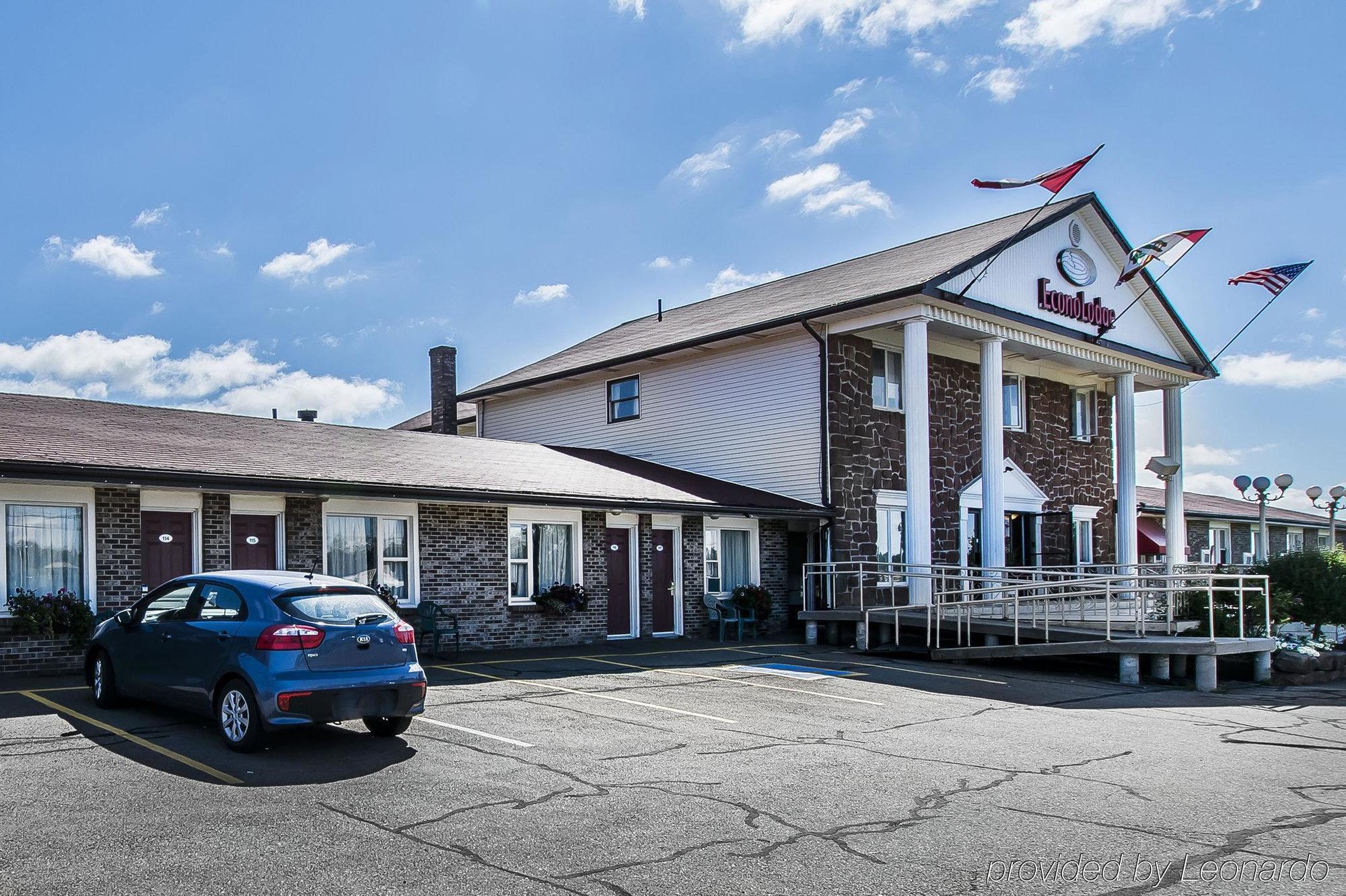 שרלוט טאון Queens Arms Inn מראה חיצוני תמונה