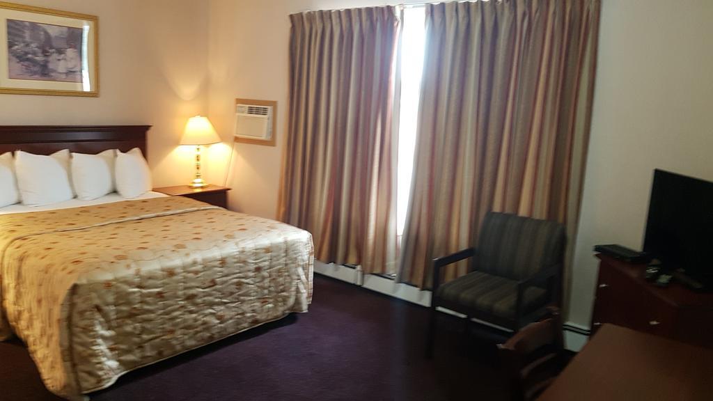 שרלוט טאון Queens Arms Inn מראה חיצוני תמונה