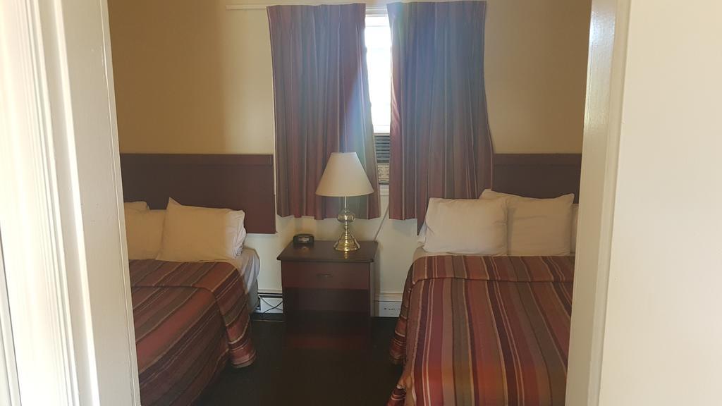 שרלוט טאון Queens Arms Inn מראה חיצוני תמונה