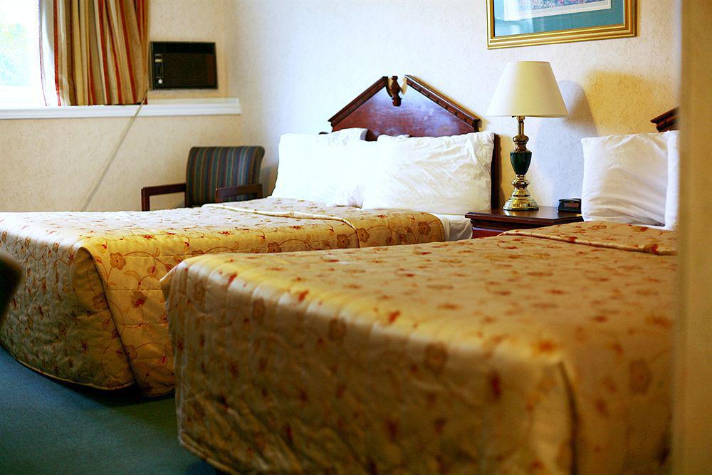 שרלוט טאון Queens Arms Inn מראה חיצוני תמונה
